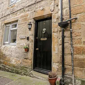 inglenook-cottage-whitby.yorkshirehotels.net/