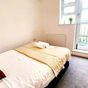 aldgate-flats-in-e1.cambridgehotelsuk.com/