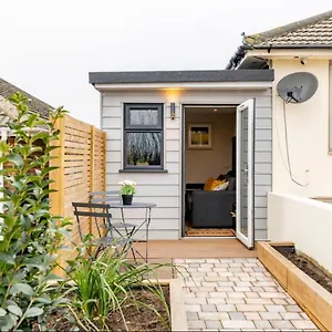 Apartment The Hideaway By The Sea - Free Parking, Brighton