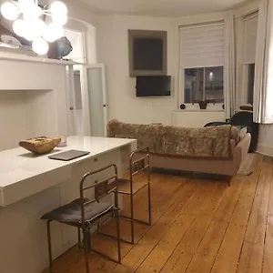 Apartment 2 Spacious And Quiet One Bed In Central With Free Parking, Brighton