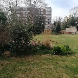 Apartment 3 One Bed Quiet Garden Flat In With Free Onsite Parking - 5 Min Walk To - 10 Min To, Brighton