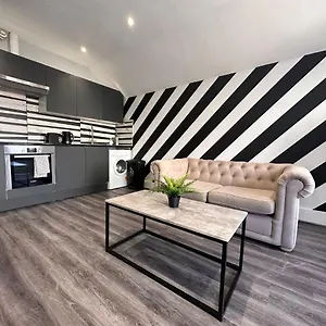 Apartment Flash Sale King Size Bed Super Central One Bed Next To Seafront 2, Brighton