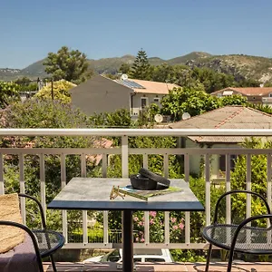 rosilion-studios-apartments.kefaloniahotels.net/