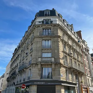 beautiful-apartment-with-balcony.fr-paris.fr/